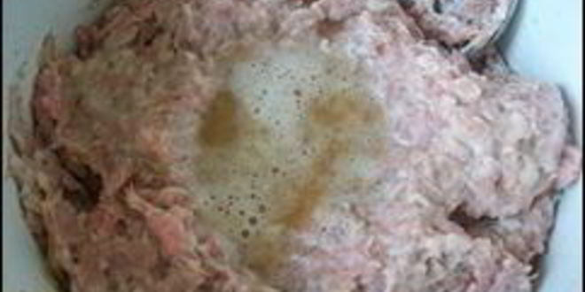 Рецепт картофельных драников с мясом под грибным соусом