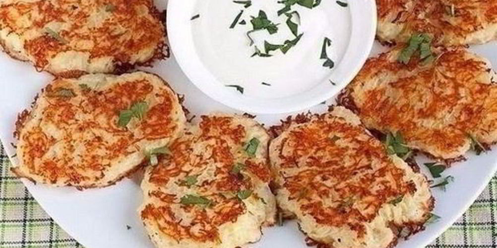 Как приготовить простые картофельные драники с луком
