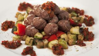Рецепт Домашних фрикаделек с пряным рататуем