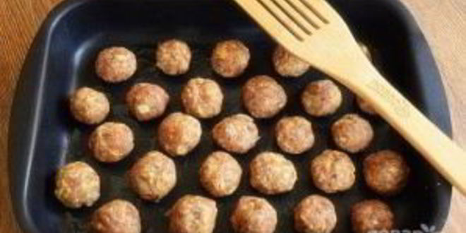 Рецепт фрикаделек под томатно-сырным соусом