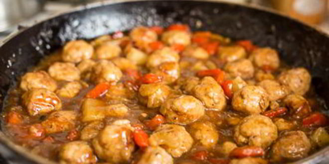 Рецепт фрикаделек с ананасами в кисло-сладком соусе