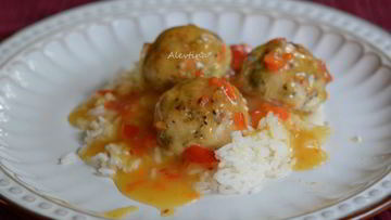 Рецепт Фрикаделек с фисташками из индюшатины под апельсиновым соусом