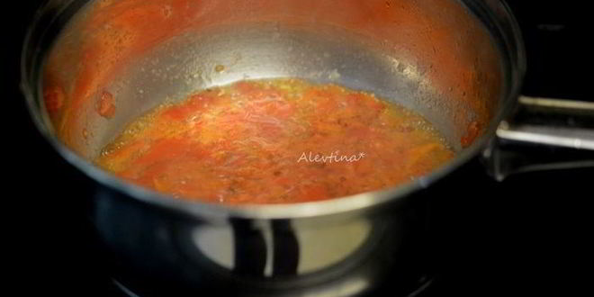 Рецепт фрикаделек с фисташками из индюшатины под апельсиновым соусом