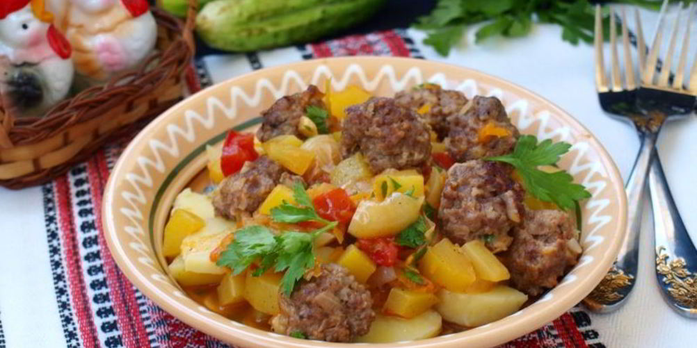 Как приготовить фрикадельки с овощным соусом