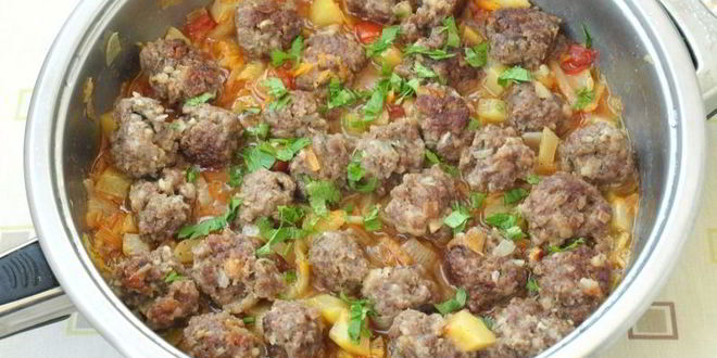 Рецепт фрикаделек с овощным соусом