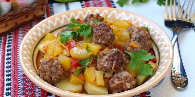 Рецепт фрикаделек с овощным соусом