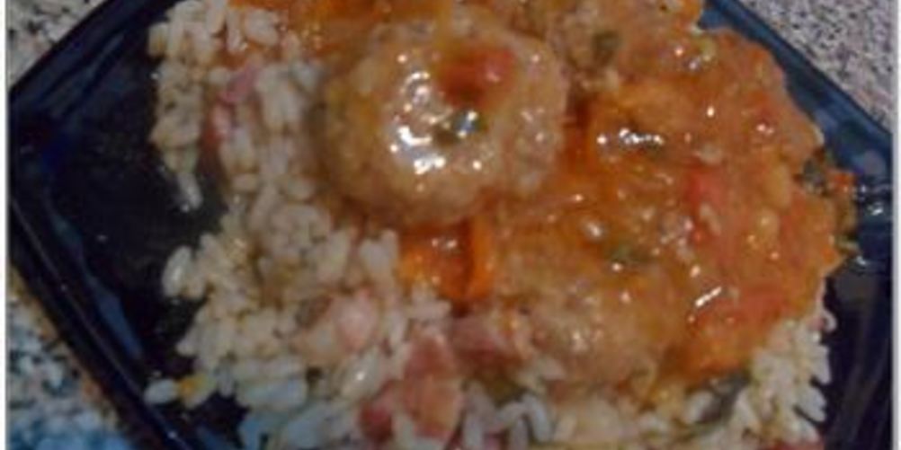 Как приготовить фрикадельки в томатном соусе с пикантным рисом
