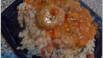 Рецепт Фрикаделек в томатном соусе с пикантным рисом