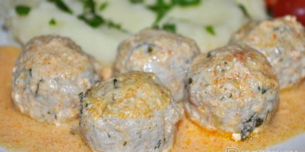 Как приготовить куриные фрикадельки с сыром в сливочном соусе