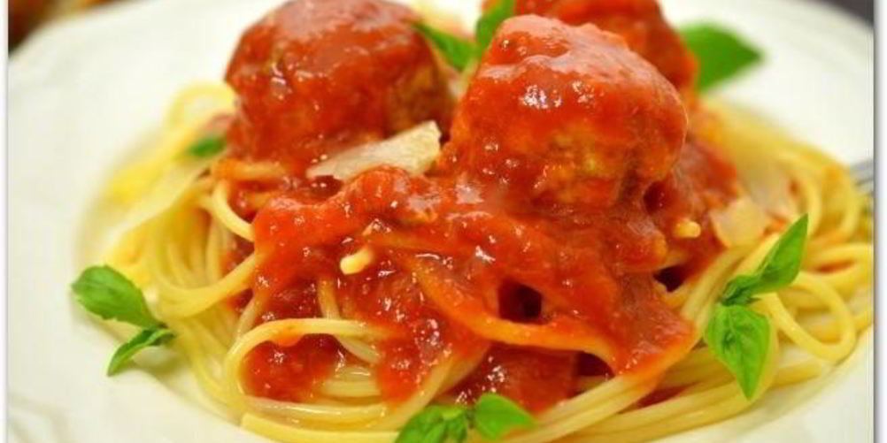 Как приготовить куриные фрикадельки в томатном соусе