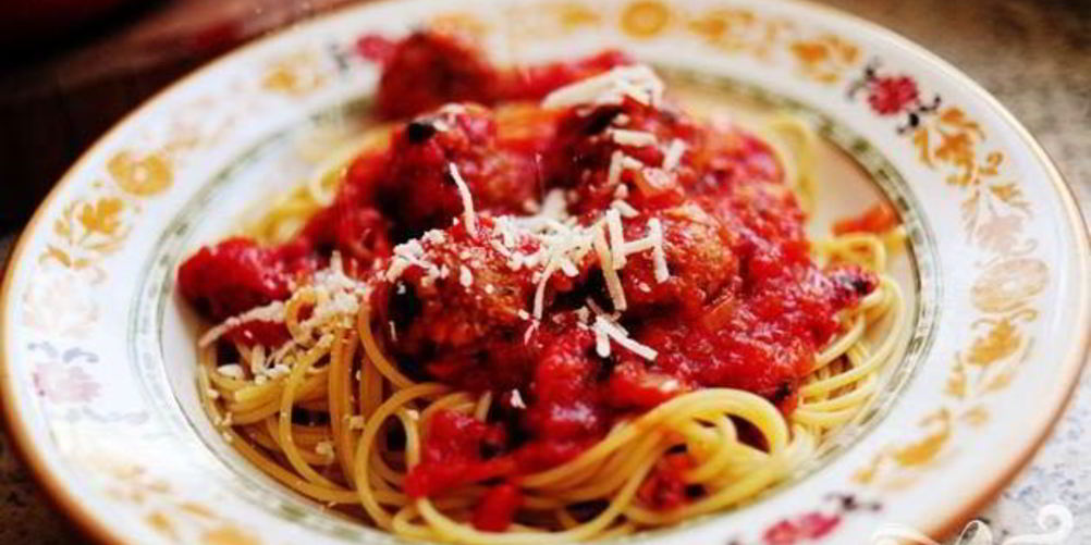 Как приготовить спагетти с фрикадельками и соусом