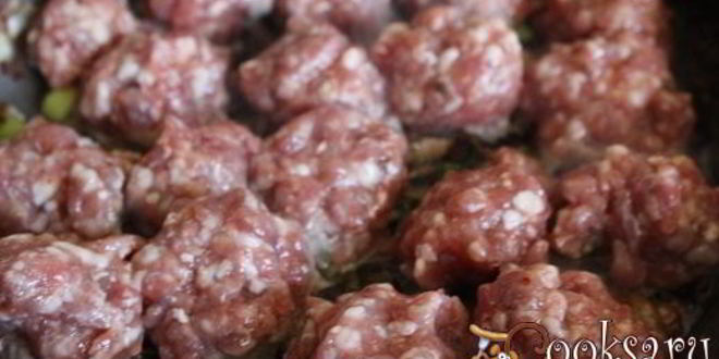 Рецепт спагетти с фрикадельками в сметанно-грибном соусе