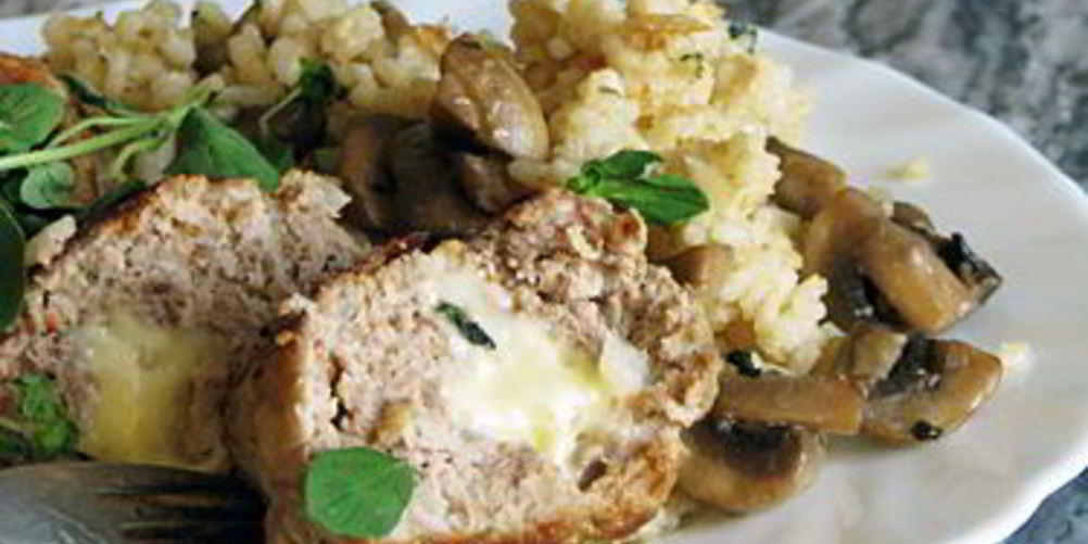 Как приготовить сырные фрикадельки с грибным рисом