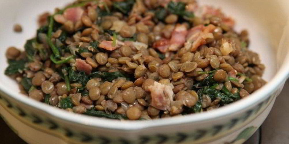 Как приготовить чечевицу с беконом и шпинатом
