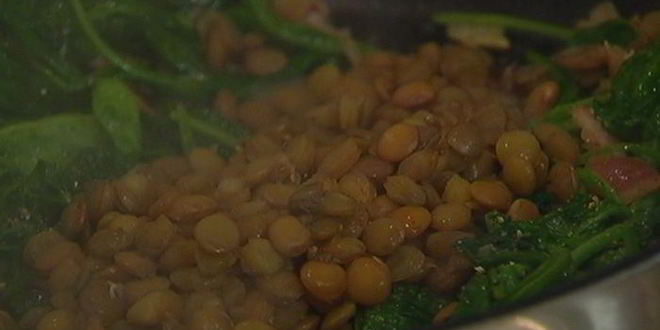 Рецепт чечевицы с беконом и шпинатом