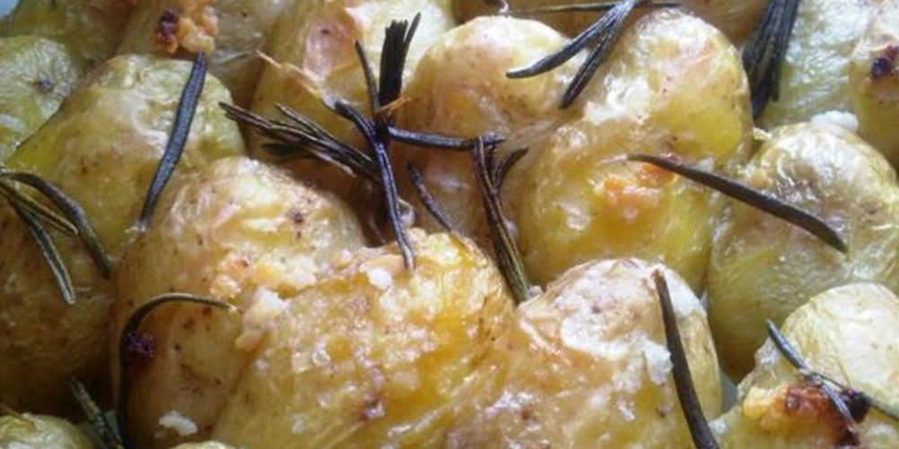Как приготовить картофель с розмарином и чесноком