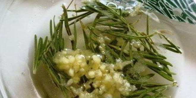 Рецепт картофеля с розмарином и чесноком
