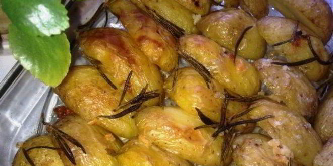 Рецепт картофеля с розмарином и чесноком