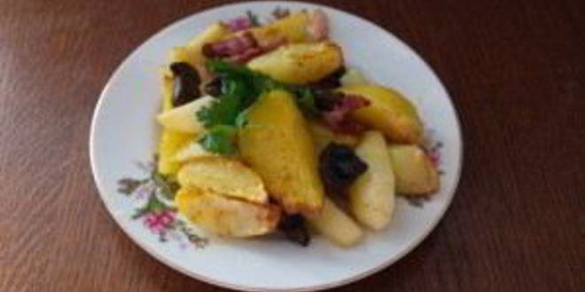 Рецепт картофеля в духовке с белыми грибами и беконом