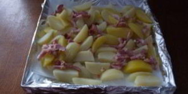 Рецепт картофеля в духовке с белыми грибами и беконом