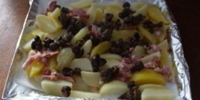 Рецепт картофеля в духовке с белыми грибами и беконом