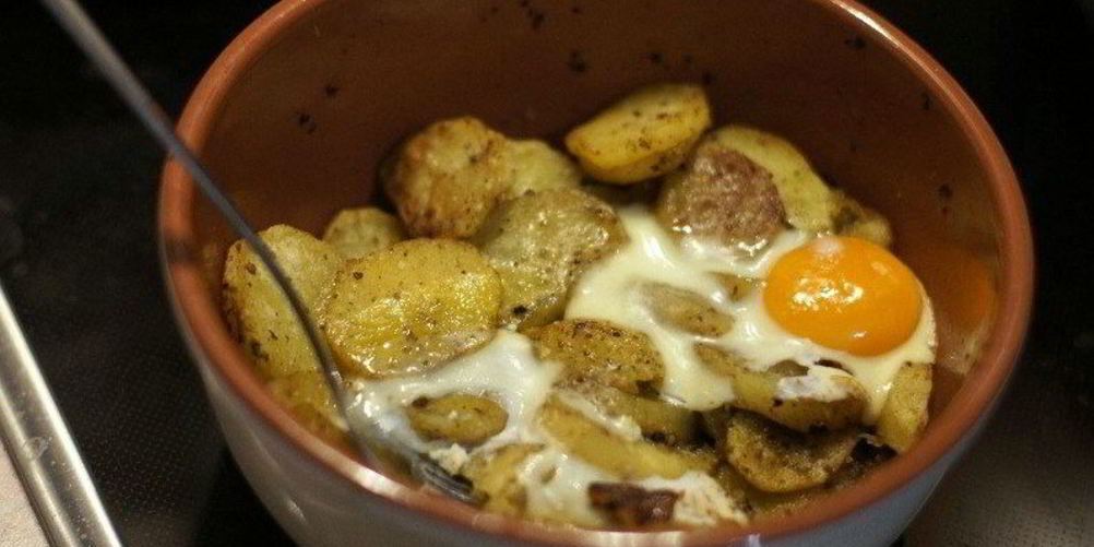 Как приготовить картофель в духовке с яйцом