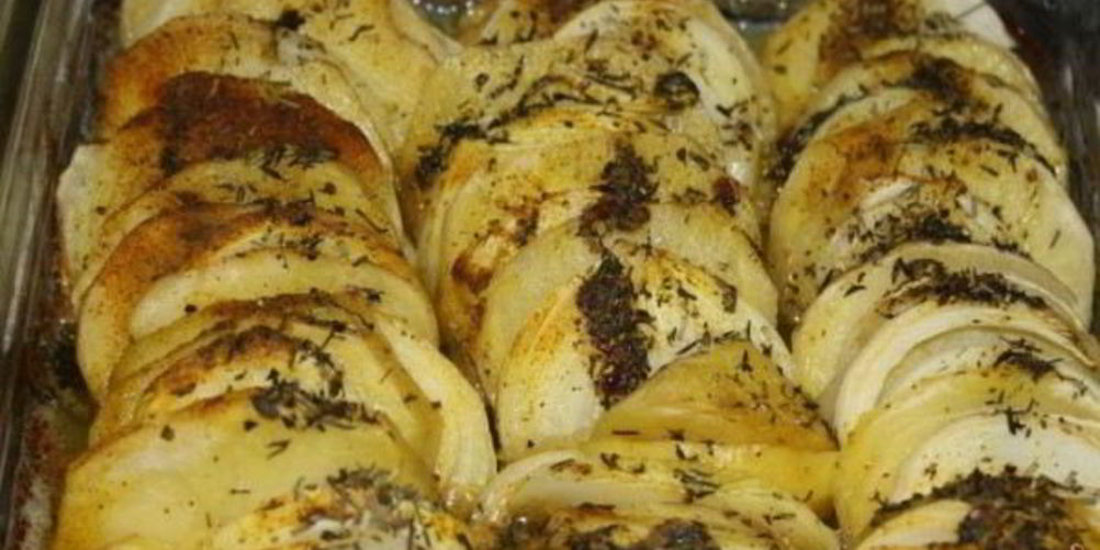 Как приготовить картошку с луком в духовке