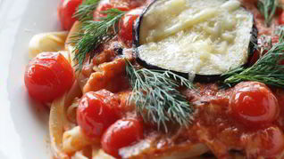 Рецепт Лапши с помидорками черри, маслинами и баклажаном