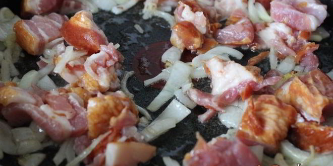 Рецепт молодого картофеля с сырокопченой грудинкой