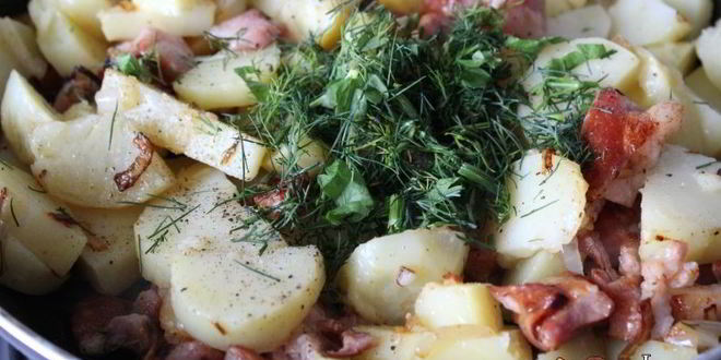 Рецепт молодого картофеля с сырокопченой грудинкой