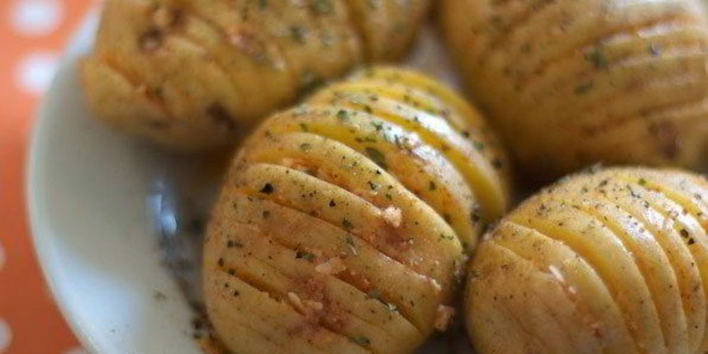 Как приготовить печеный картофель с розмарином и оливковым маслом