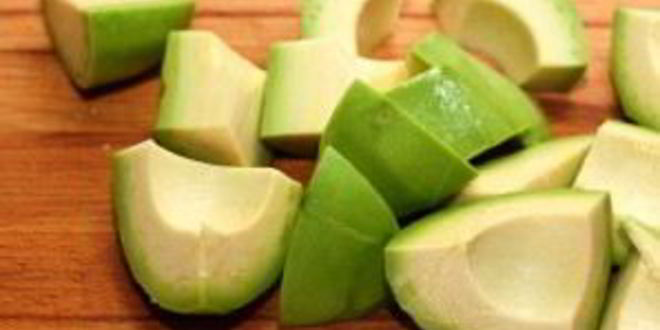 Рецепт печеного картофеля с соусом из авокадо