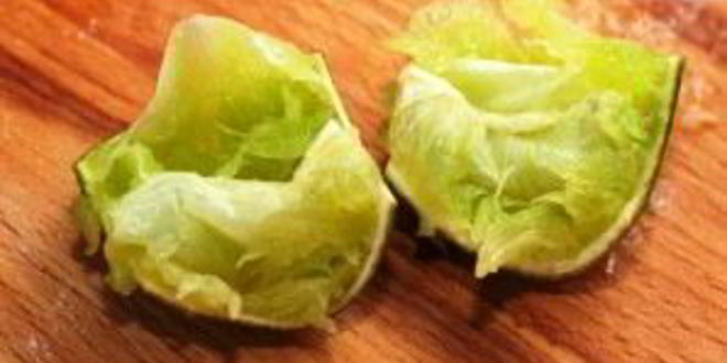 Рецепт печеного картофеля с соусом из авокадо