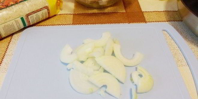 Рецепт риса с креветками, курицей и копчеными колбасками