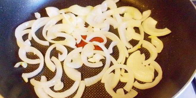 Рецепт риса с креветками, курицей и копчеными колбасками