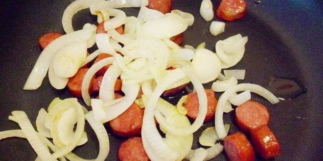 Рецепт риса с креветками, курицей и копчеными колбасками