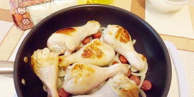 Рецепт риса с креветками, курицей и копчеными колбасками