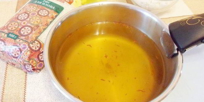 Рецепт риса с креветками, курицей и копчеными колбасками