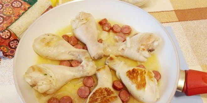 Рецепт риса с креветками, курицей и копчеными колбасками