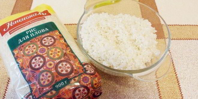 Рецепт риса с креветками, курицей и копчеными колбасками