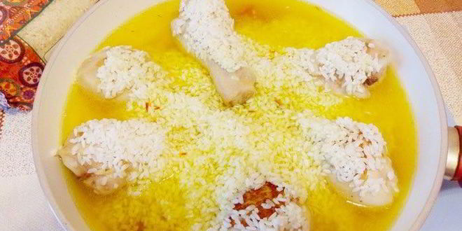 Рецепт риса с креветками, курицей и копчеными колбасками