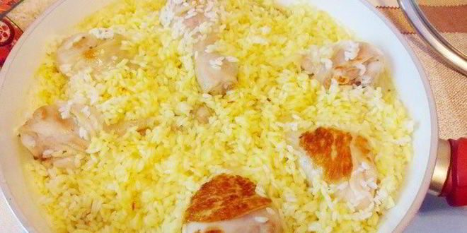 Рецепт риса с креветками, курицей и копчеными колбасками