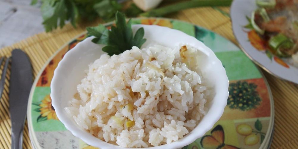 Как приготовить рис с луком на гарнир