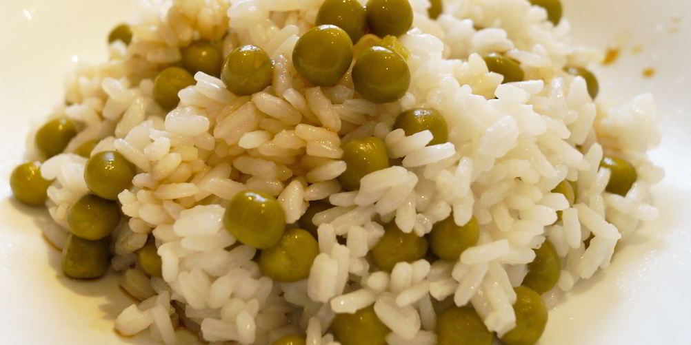 Как приготовить рис с зеленым горошком