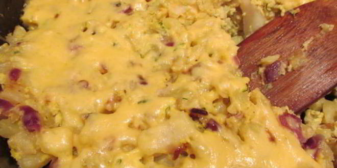 Рецепт жареного картофеля с яйцом и сыром