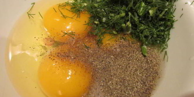 Рецепт жареного картофеля с яйцом и сыром