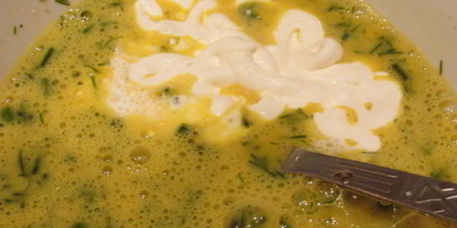 Рецепт жареного картофеля с яйцом и сыром