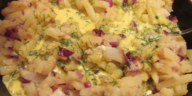 Рецепт жареного картофеля с яйцом и сыром