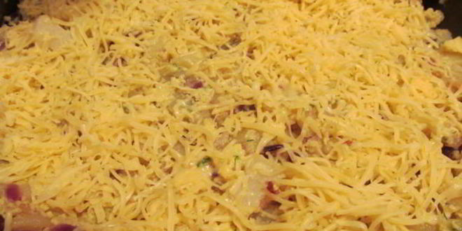 Рецепт жареного картофеля с яйцом и сыром