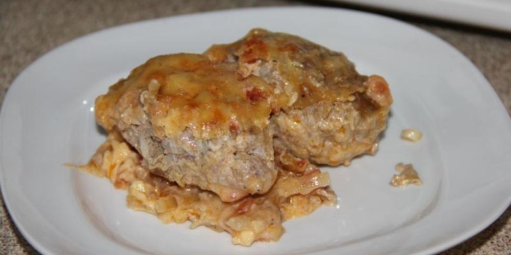 Как приготовить ленивые голубцы из китайской капусты под соусом из соленых помидор